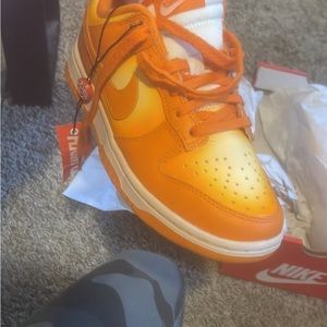 there perfect condition, never worn only tried on. They don’t fit me.